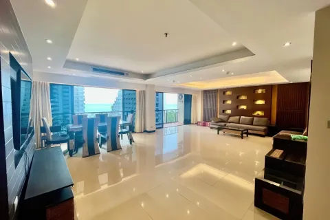 Appartement à Pattaya, Thaïlande 3 chambres № 155618 - photo 1