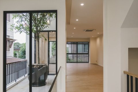 Дуплекс в Пхракханонге, Бангкок, Таиланд с 3 спальнями № 158635 - фото 3