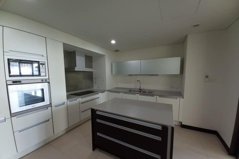 Condo in Bangkok, Thailand, 3 bedrooms  № 157563 - photo 10