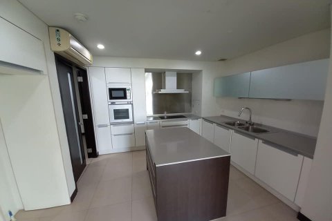 Condo in Bangkok, Thailand, 3 bedrooms  № 157563 - photo 15