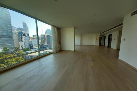 Condo in Bangkok, Thailand, 3 bedrooms  № 157563 - photo 12