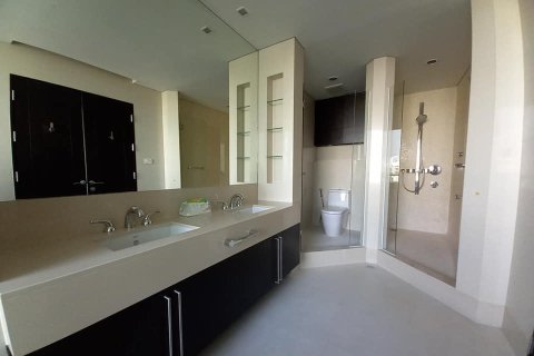 Condo in Bangkok, Thailand, 3 bedrooms  № 157563 - photo 8