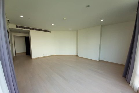 Condo in Bangkok, Thailand, 3 bedrooms  № 157563 - photo 11