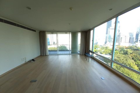 Condo in Bangkok, Thailand, 3 bedrooms  № 157563 - photo 16