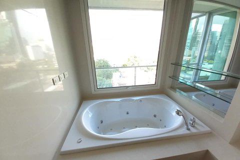 Condo in Bangkok, Thailand, 3 bedrooms  № 157563 - photo 9