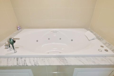 Condo à Bangkok, Thaïlande, 3 chambres № 157566 - photo 13