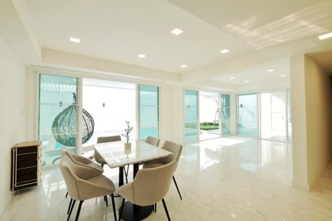 Condo à Bangkok, Thaïlande, 3 chambres № 157566 - photo 25