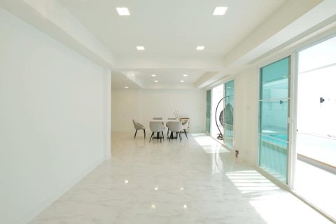 Condo à Bangkok, Thaïlande, 3 chambres № 157566 - photo 5