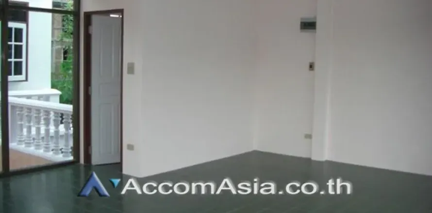 Haus in Phra Khanong, Bangkok, Thailand 3 Schlafzimmer № 217568