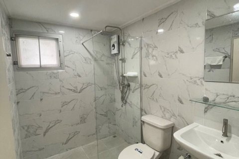 Кондоминиум с 2 спальнями в Клонг Тоэй, Бангкок, Таиланд № 136695 - фото 12