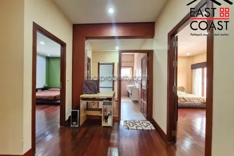 Casa de 5 dormitorios en Pattaya, Tailandia № 213562 - foto 26
