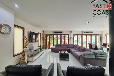 Casa de 5 dormitorios en Pattaya, Tailandia № 213562 - foto 2