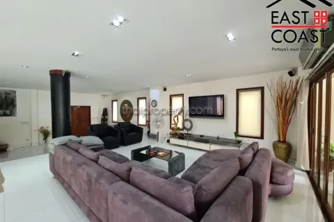 Casa de 5 dormitorios en Pattaya, Tailandia № 213562 - foto 7