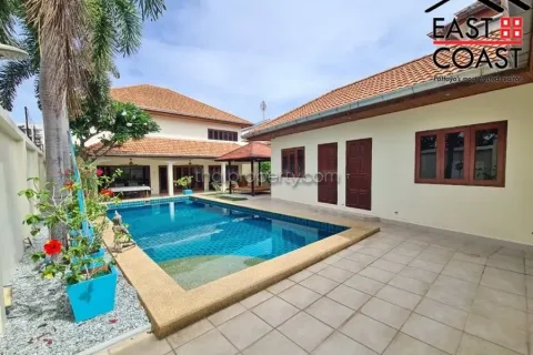 Casa de 5 dormitorios en Pattaya, Tailandia № 213562 - foto 5