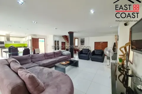 Casa de 5 dormitorios en Pattaya, Tailandia № 213562 - foto 8