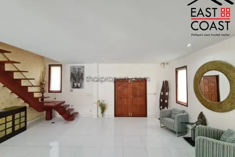Casa de 5 dormitorios en Pattaya, Tailandia № 213562 - foto 11
