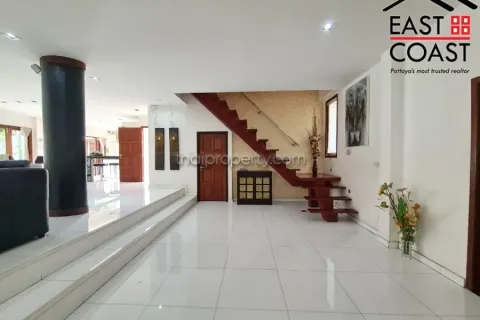 Casa de 5 dormitorios en Pattaya, Tailandia № 213562 - foto 13