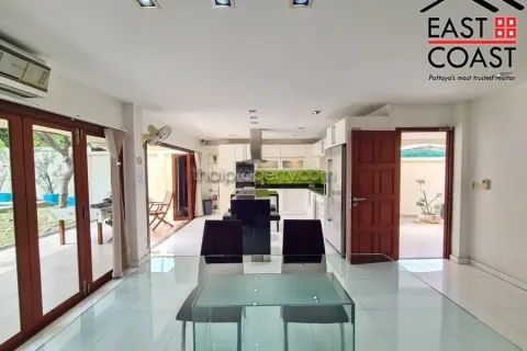 Casa de 5 dormitorios en Pattaya, Tailandia № 213562 - foto 16