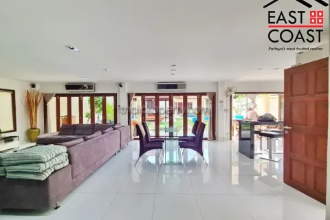 Casa de 5 dormitorios en Pattaya, Tailandia № 213562 - foto 15