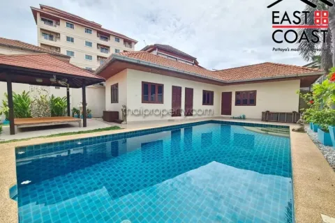 Casa de 5 dormitorios en Pattaya, Tailandia № 213562 - foto 4