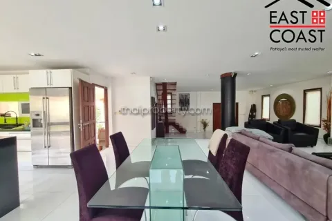 Casa de 5 dormitorios en Pattaya, Tailandia № 213562 - foto 10