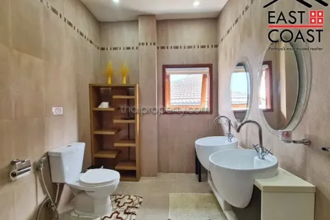 Casa de 5 dormitorios en Pattaya, Tailandia № 213562 - foto 30