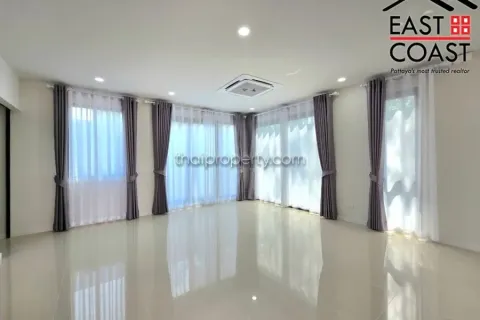 Casa de 3 dormitorios en Pattaya, Tailandia № 213560 - foto 9