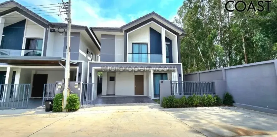 Casa de 3 dormitorios en Pattaya, Tailandia № 213560