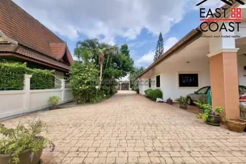 Casa de 3 dormitorios en Pattaya, Tailandia № 213559 - foto 4