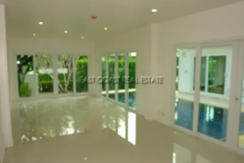 Casa de 3 dormitorios en Pattaya, Tailandia № 213557 - foto 3