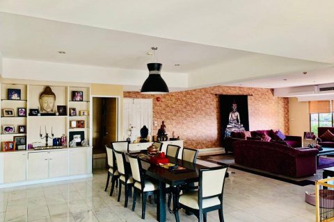 Кондоминиум с 3 спальнями в Бангкоке, Таиланд № 143630 - фото 1