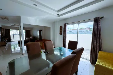 Adosado de 3 dormitorios en Pattaya, Tailandia № 211627 - foto 19