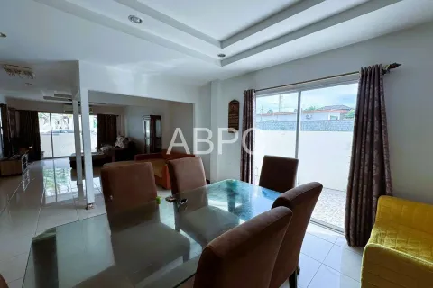 Adosado de 3 dormitorios en Pattaya, Tailandia № 211627 - foto 13