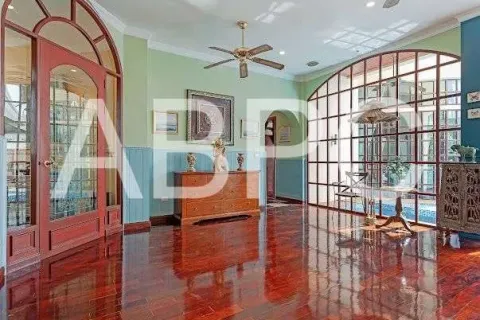Casa de 6 dormitorios en Pattaya, Tailandia № 211628 - foto 17