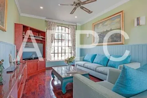 Casa de 6 dormitorios en Pattaya, Tailandia № 211628 - foto 9