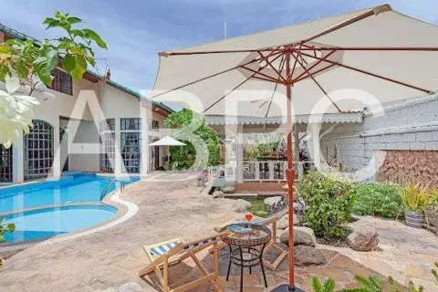 Casa de 6 dormitorios en Pattaya, Tailandia № 211628 - foto 2