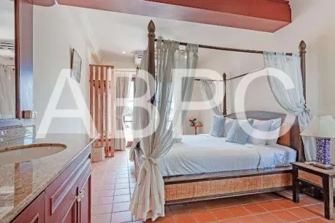 Casa de 6 dormitorios en Pattaya, Tailandia № 211628 - foto 7