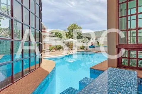 Casa de 6 dormitorios en Pattaya, Tailandia № 211628 - foto 6