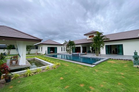 House in Hua Hin, Thailand 4 bedrooms № 168115 - photo 2
