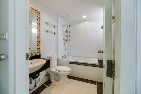 Кондоминиум с 2 спальнями в Пхракханонге, Бангкок, Таиланд № 136979 - фото 9