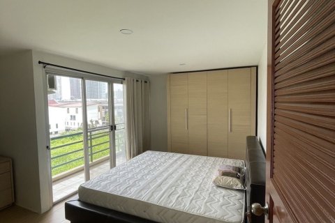 Condo à Khlong Toei, Bangkok, Thaïlande, 2 chambres  № 173628 - photo 8