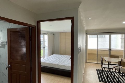 Condo à Khlong Toei, Bangkok, Thaïlande, 2 chambres  № 173628 - photo 5