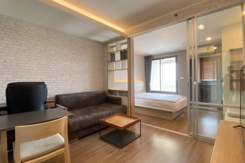 Studio in the Condo in Yan Nawa, Bangkok, Thailand  № 173627 - photo 1