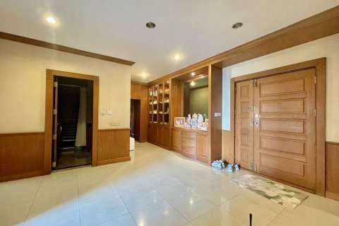 Кондоминиум с 4 спальнями в Бангне, Бангкок, Таиланд № 137071 - фото 3