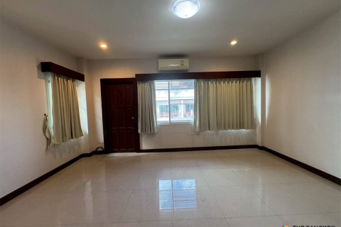 Townhouse in Bangkok, Thailand 4 bedrooms № 189512