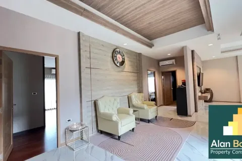 Casa de 3 dormitorios en Pattaya, Tailandia № 210729 - foto 5