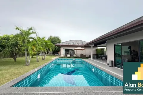 Casa de 3 dormitorios en Pattaya, Tailandia № 210729 - foto 19