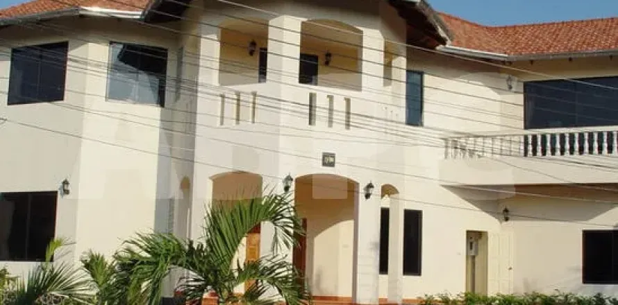 Casa de 5 dormitorios en Pattaya, Tailandia № 210731