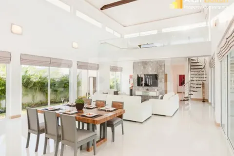 Casa de 3 dormitorios en Pattaya, Tailandia № 210732 - foto 4