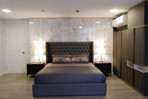 Condo in Huai Khwang, Bangkok, Thailand, 4 bedrooms  № 164735 - photo 7